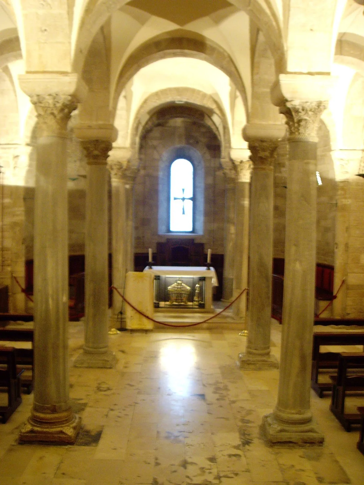 La cripta di San Nicola Pellegrino sotto la Cattedrale di Trani