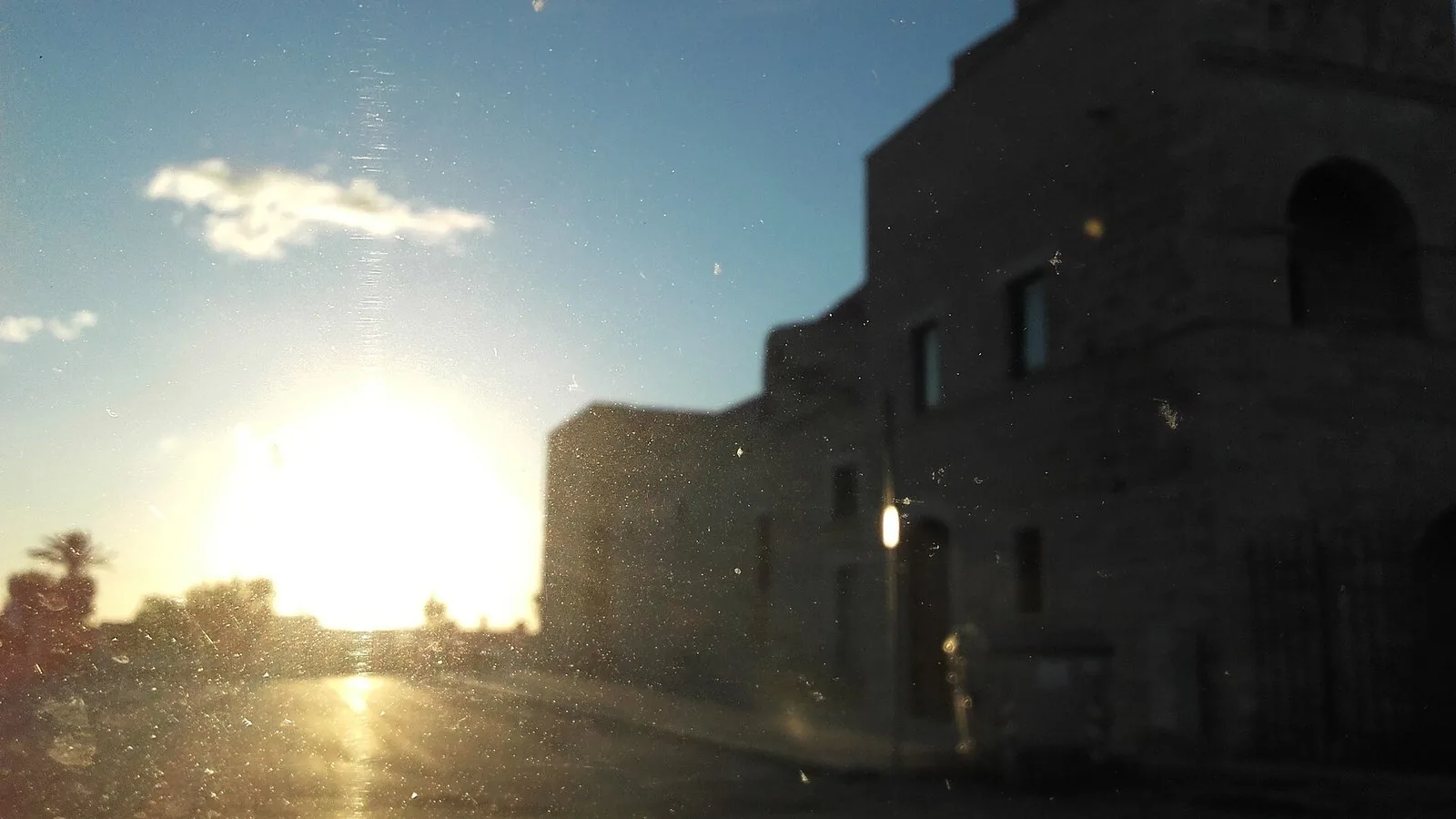 Il monastero di Santa Maria di Colonna sul mare, al tramonto