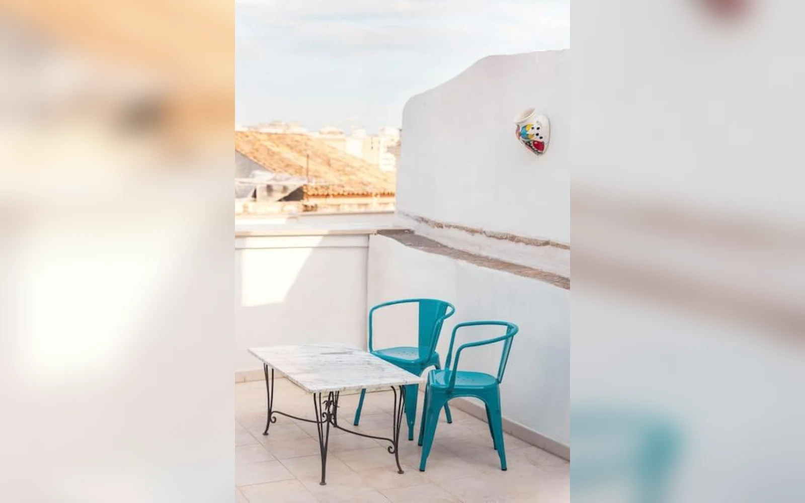 Terrazza Nostromo Francesco — Angolo relax in terrazza con vista sui tetti di Trani